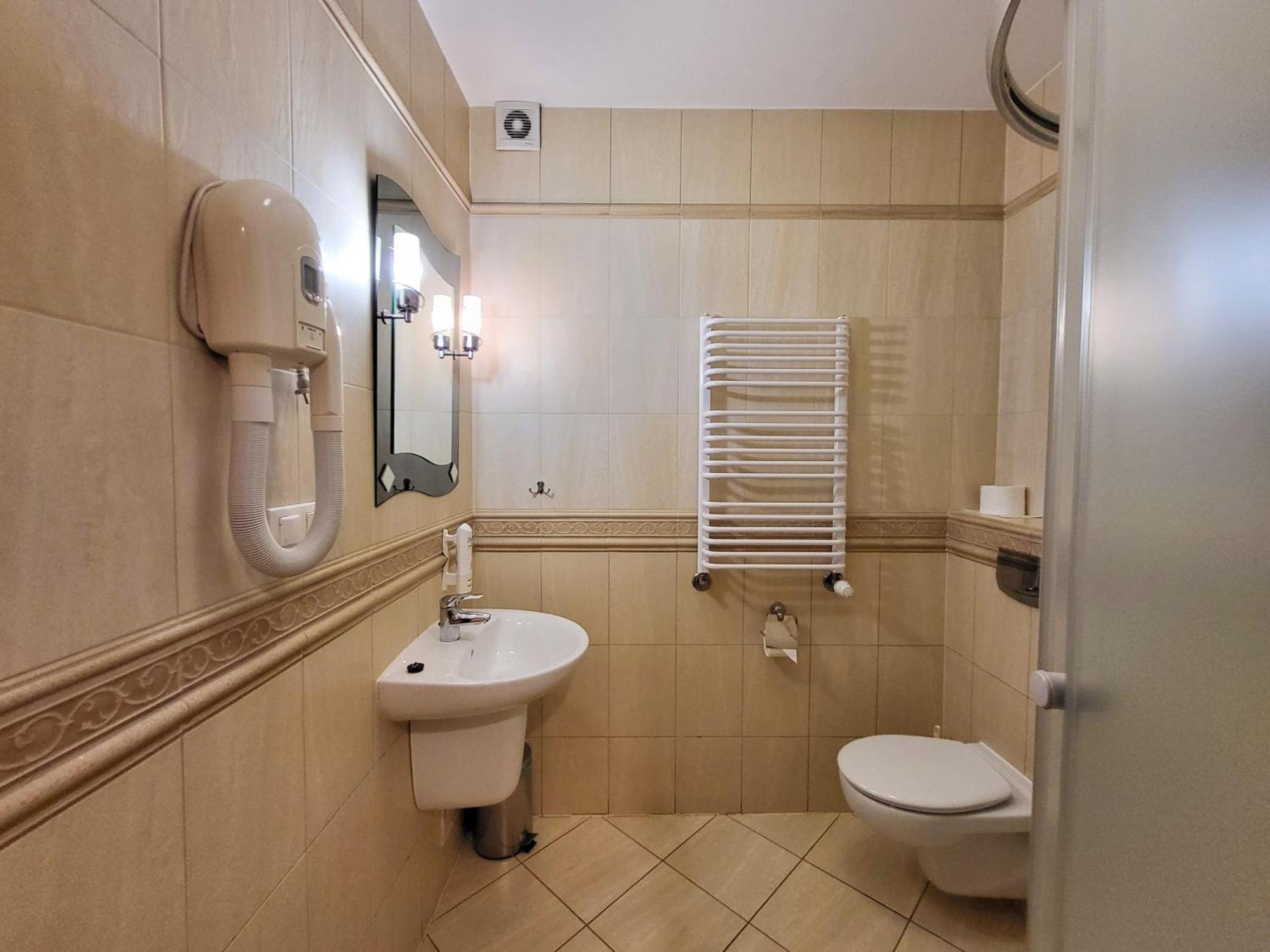 Hotel Hesperus Międzyrzec Podlaski Exterior foto