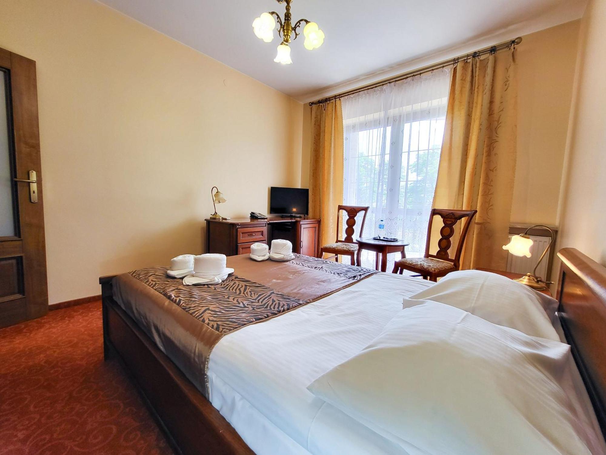 Hotel Hesperus Międzyrzec Podlaski Exterior foto