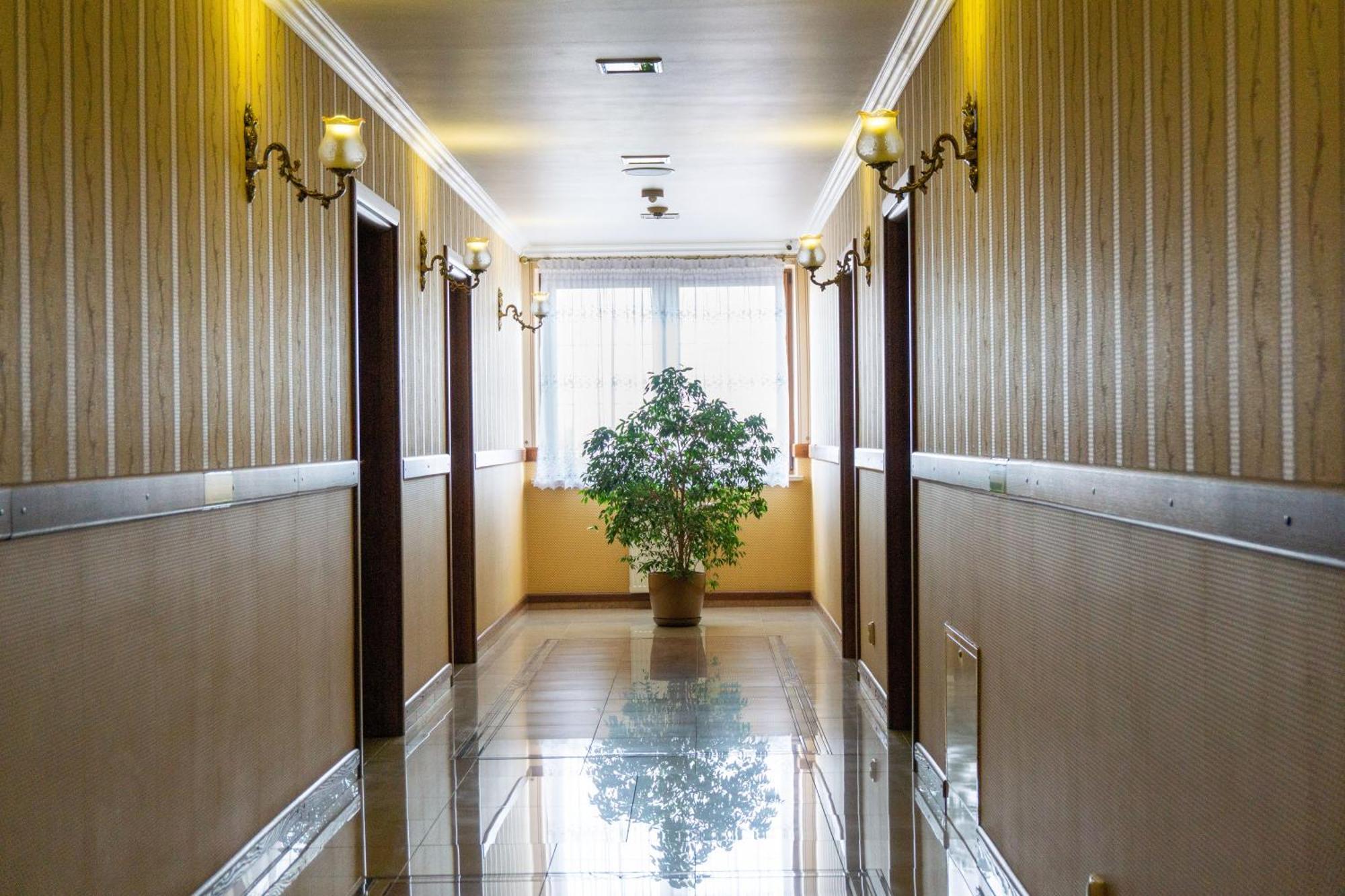 Hotel Hesperus Międzyrzec Podlaski Exterior foto