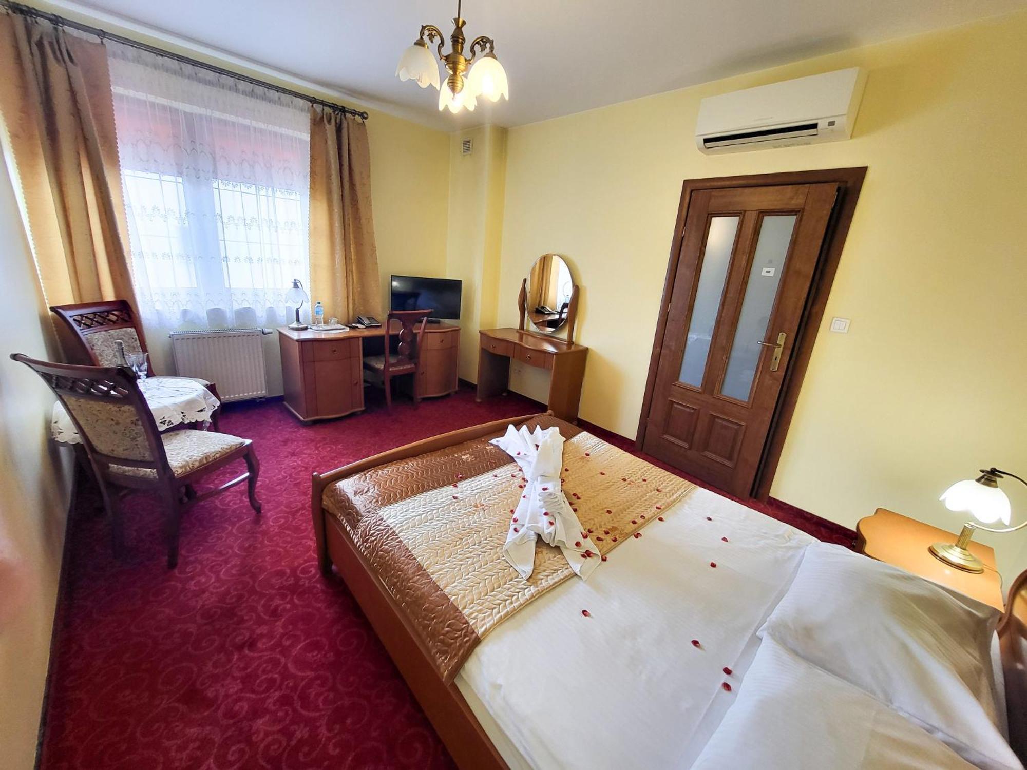 Hotel Hesperus Międzyrzec Podlaski Exterior foto