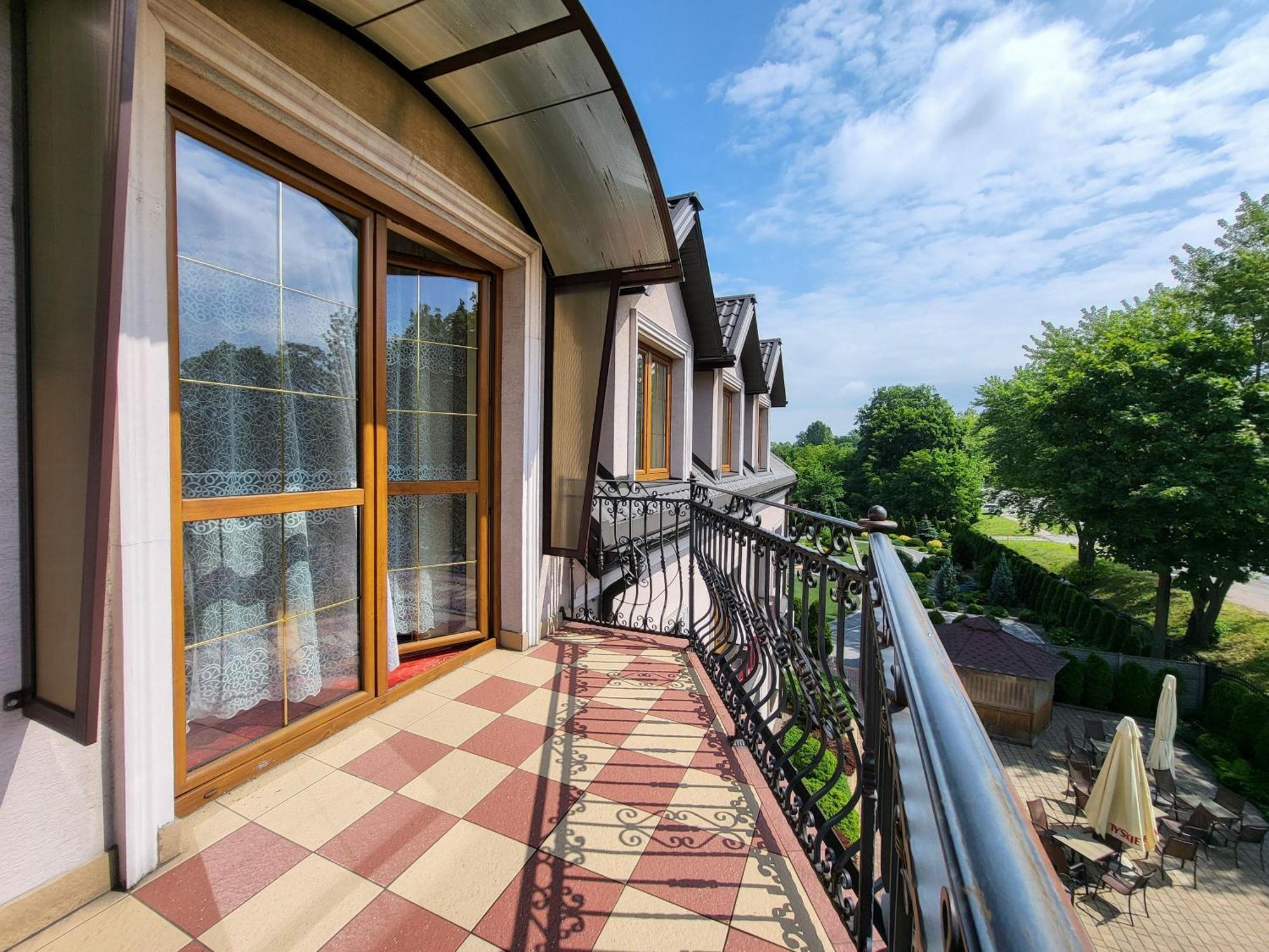 Hotel Hesperus Międzyrzec Podlaski Exterior foto