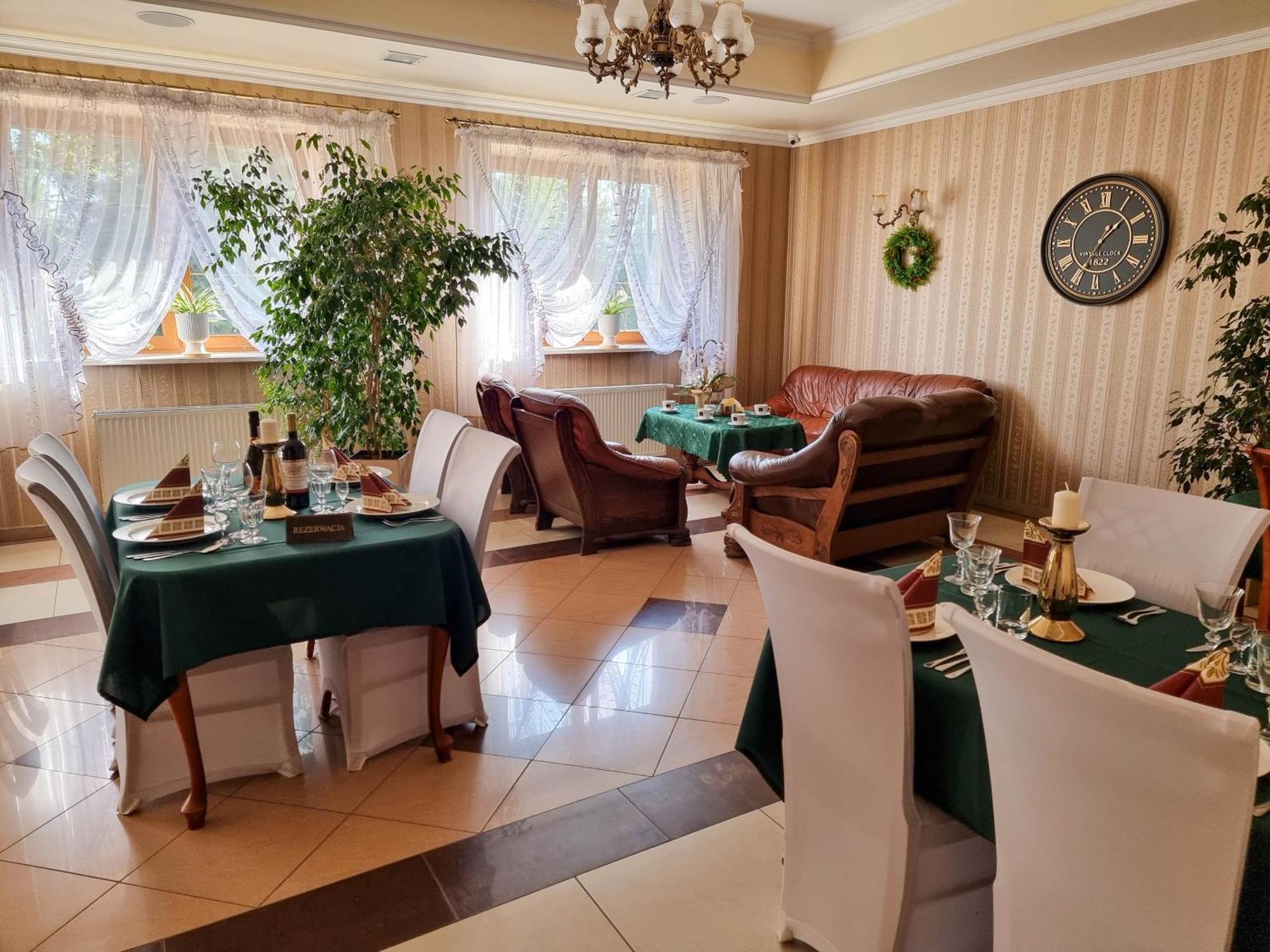 Hotel Hesperus Międzyrzec Podlaski Exterior foto